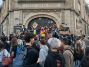 Francia estalla en revuelta juvenil y huelgas