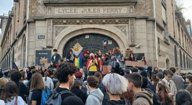 Francia estalla en revuelta juvenil y huelgas
